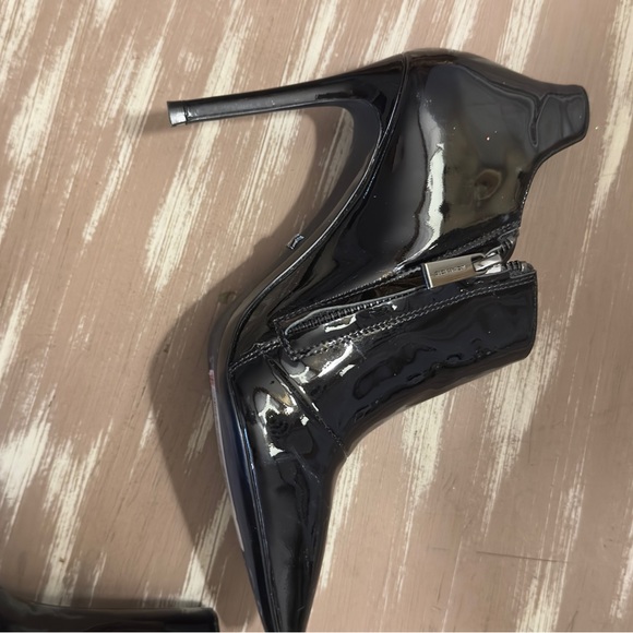 Nib Michael Kors size 6 1/2 bootie with zipper - Picture 5 of 5